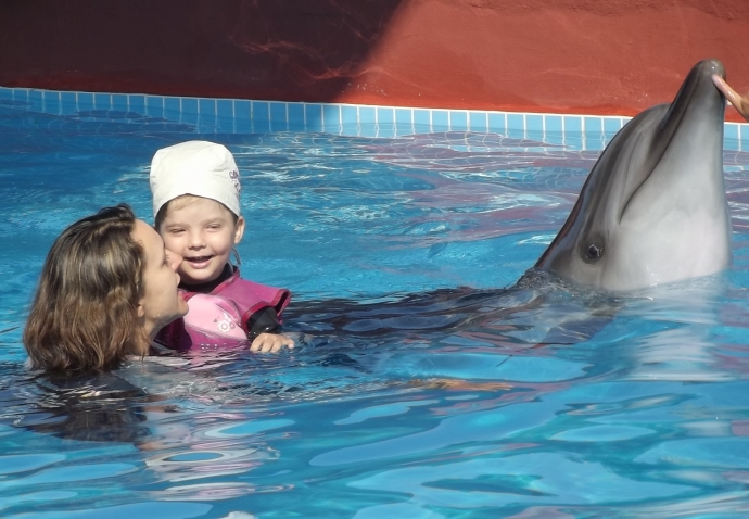 Kolejny podopieczny Rosy spotkał się z delfinami
